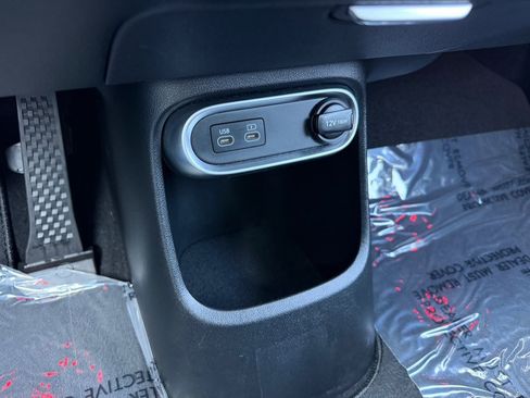 Used 2024 Genesis GV60 RWD image 31