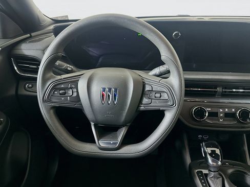 Used 2025 Buick Envista Preferred image 17