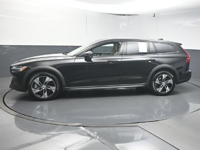 Used 2025 Volvo V60 B5 Cross Country Plus AWD/4WD image 5