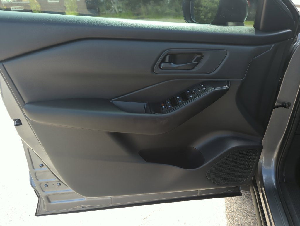 Used 2026 Nissan Rogue S AWD/4WD image 13