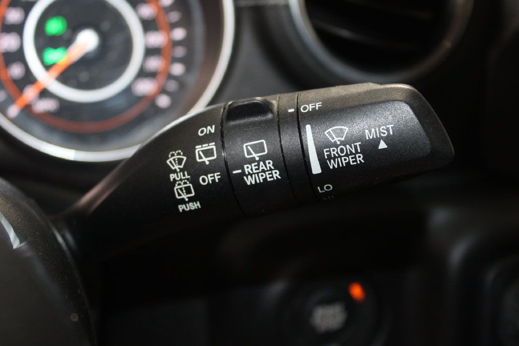 Used 2018 Jeep Wrangler Unlimited Sahara AWD/4WD image 35