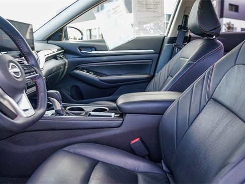 Used 2023 Nissan Altima 2.5 SR w/ SR Premium Package image 18