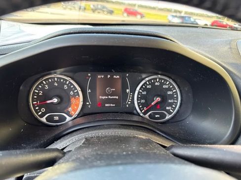 Used 2015 Jeep Renegade Latitude w/ Cold Weather Group AWD/4WD image 31