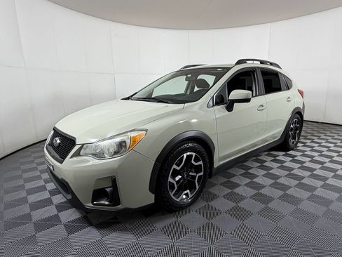 Used 2017 Subaru Crosstrek 2.0i Premium AWD/4WD image 2