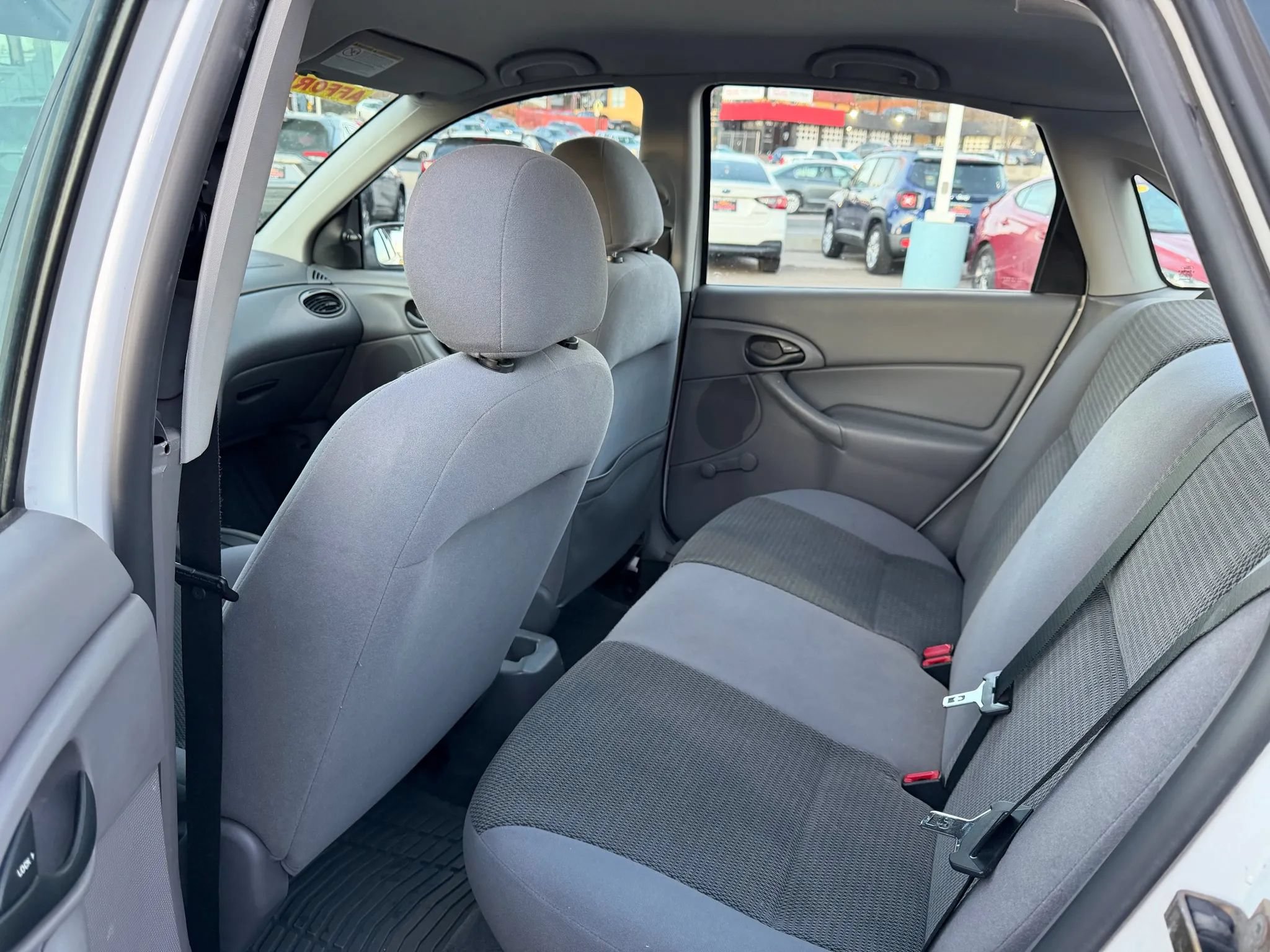 Used 2004 Ford Focus LX FWD image 30