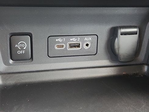 Used 2024 Nissan Sentra SR w/ SR Premium Package FWD image 16