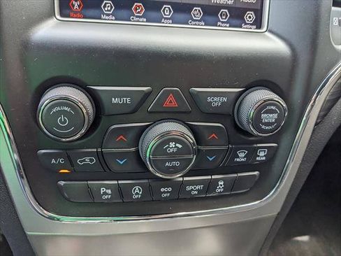 Used 2019 Jeep Grand Cherokee Laredo w/ Security & Convenience Group AWD/4WD image 25