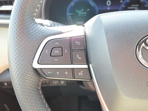 Certified 2025 Toyota Sienna Platinum AWD/4WD image 29