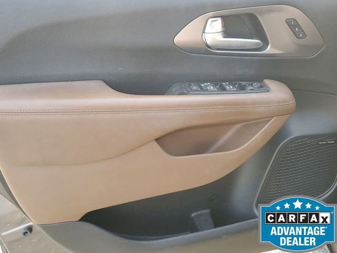 Used 2018 Chrysler Pacifica Limited w/ Tire & Wheel Group image 44