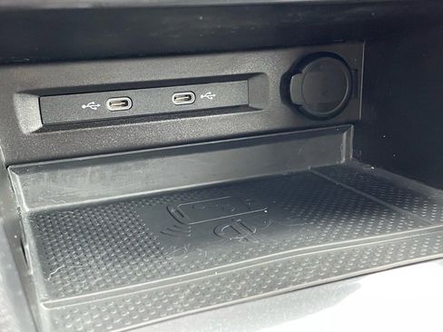 Used 2022 Volkswagen Tiguan SE w/ Panoramic Sunroof Package image 22