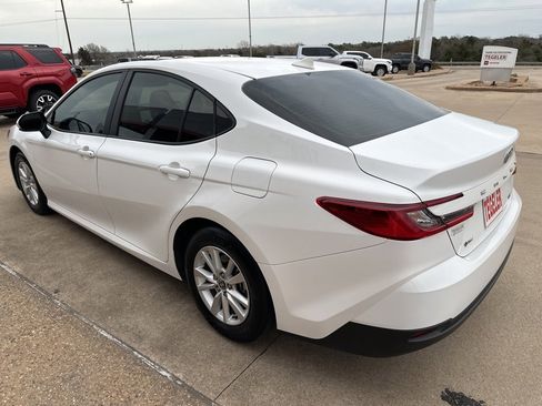 Used 2025 Toyota Camry LE w/ Convenience Package image 5