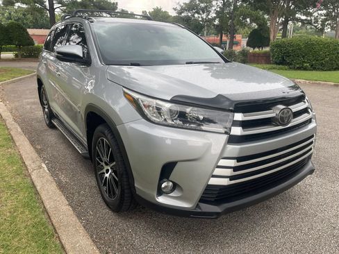 Used 2017 Toyota Highlander SE w/ Carpet Mat Package AWD/4WD image 7