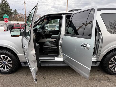 Used 2015 Ford Expedition EL XLT w/ Equipment Group 202A image 25