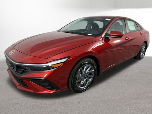 Used 2025 Hyundai Elantra Hybrid FWD image 4