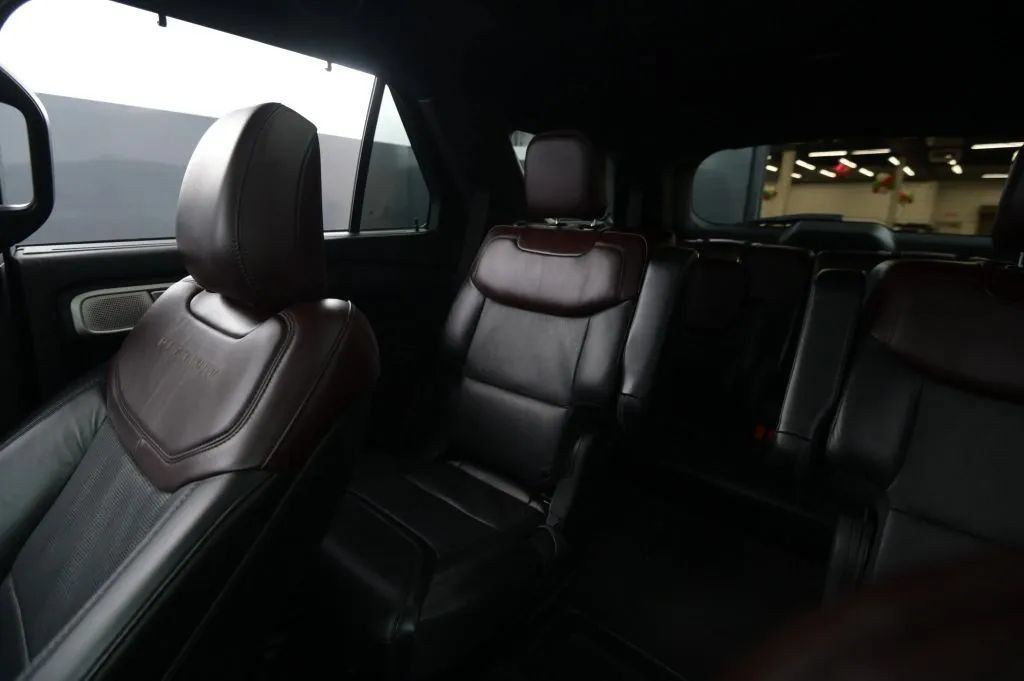 Used 2020 Ford Explorer Platinum w/ Premium Technology Package AWD/4WD image 45
