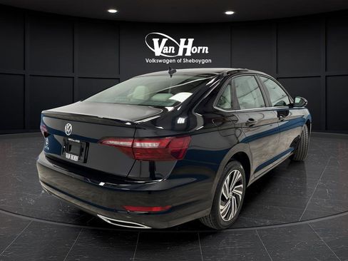 Used 2021 Volkswagen Jetta SEL Premium image 3