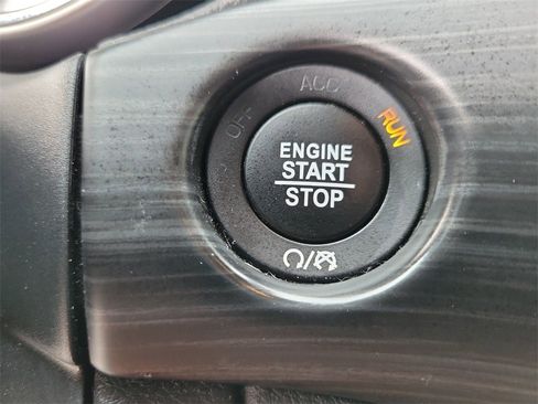 Used 2021 Jeep Grand Cherokee Laredo X image 31