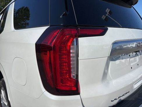 Used 2021 GMC Yukon Denali w/ Denali Premium Package image 12