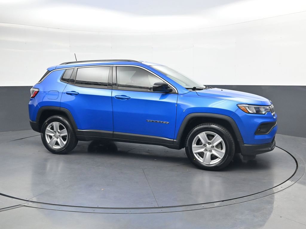 Used 2022 Jeep Compass Latitude w/ Convenience Group AWD/4WD image 4