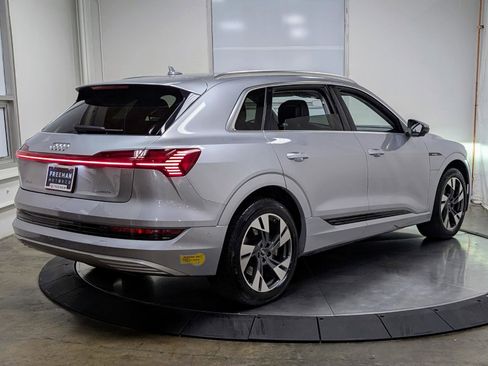 Used 2022 Audi e-tron Premium Plus w/ Premium Plus Package image 9
