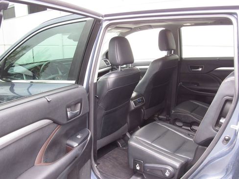 Used 2017 Toyota Highlander XLE AWD/4WD image 14