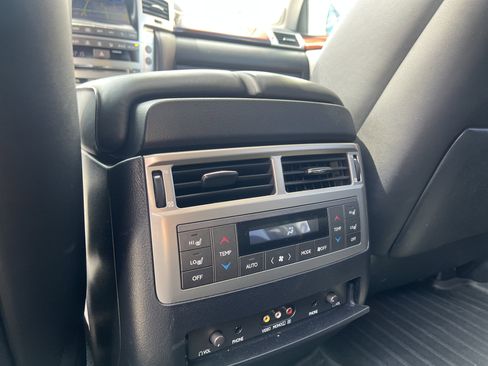 Used 2013 Lexus LX 570 4WD w/ Luxury Pkg image 30