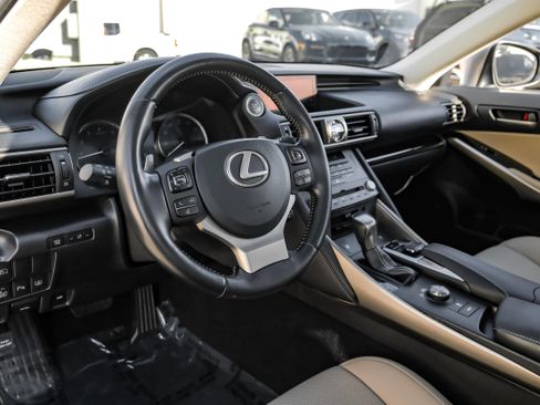Used 2019 Lexus IS 350 image 3