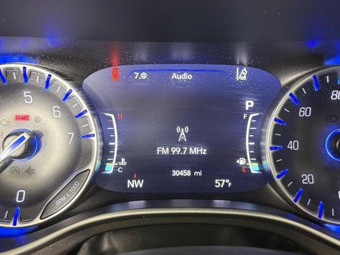 Used 2024 Chrysler Pacifica Touring-L FWD image 18