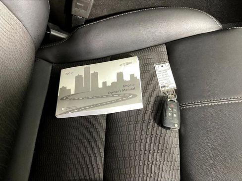 Used 2019 Chevrolet Impala LT FWD image 34