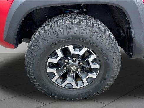 Used 2022 Toyota Tacoma TRD Off-Road w/ Technology Package AWD/4WD image 10