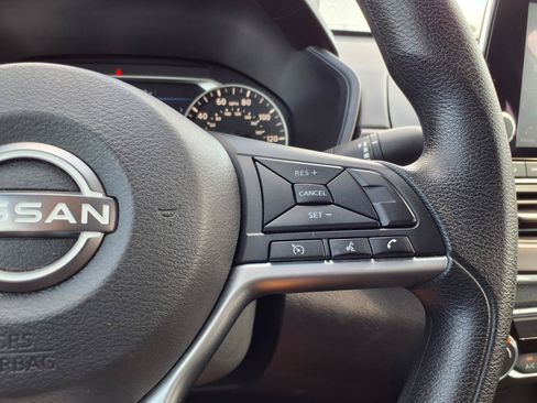 Used 2024 Nissan Altima 2.5 SV FWD image 16