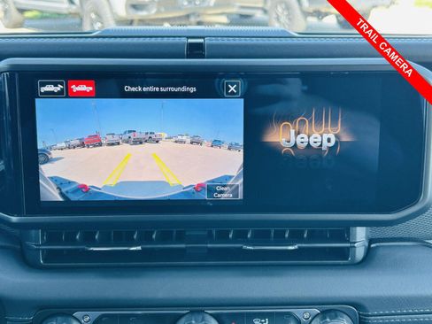 Used 2024 Jeep Gladiator Rubicon AWD/4WD image 11