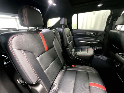 Used 2025 Chevrolet Traverse RS image 16