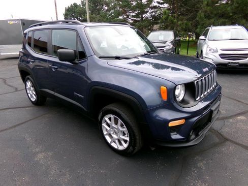 Used 2022 Jeep Renegade Latitude w/ Convenience Group image 4