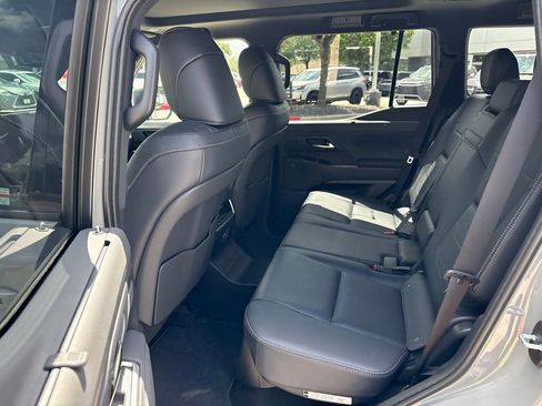 Used 2026 Lexus GX 550 w/ Accessory Package (2T) AWD/4WD image 19