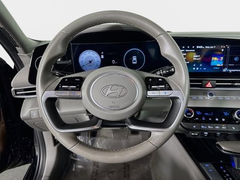 Used 2025 Hyundai Elantra SEL image 13