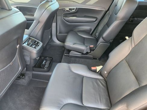 Used 2020 Volvo XC90 T6 Momentum w/ Protection Package Premier image 18