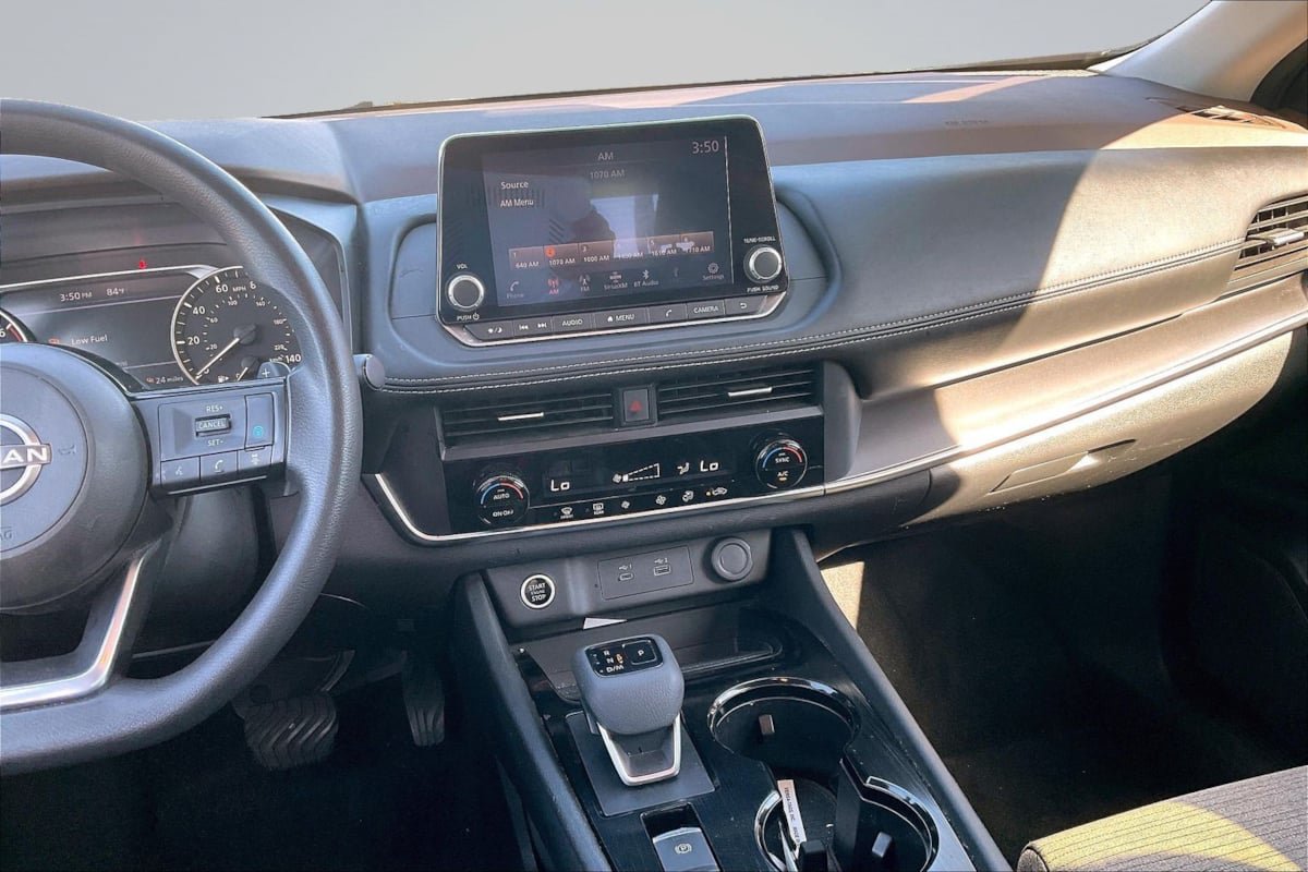 Used 2023 Nissan Rogue SV FWD image 6