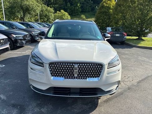 Used 2022 Lincoln Corsair AWD w/ Premium Package image 8