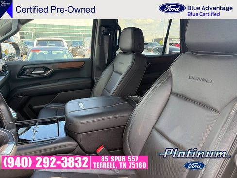 Used 2025 GMC Yukon Denali AWD/4WD image 13