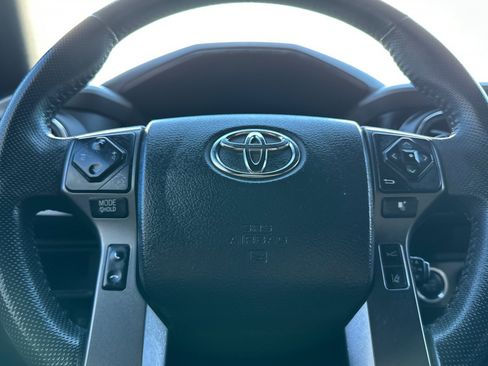 Used 2019 Toyota Tacoma TRD Off-Road w/ Technology Package AWD/4WD image 33