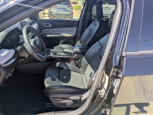 Used 2024 Jeep Compass Latitude image 7