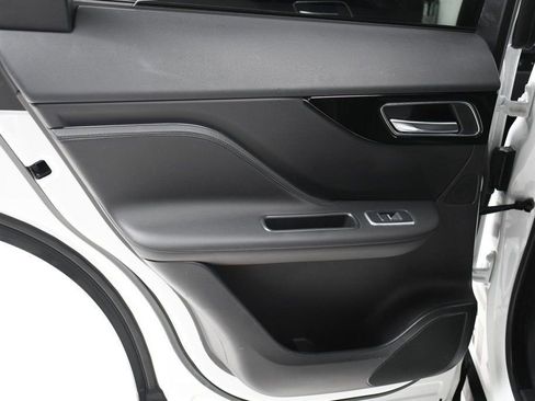 Used 2020 Jaguar F-PACE Premium image 24