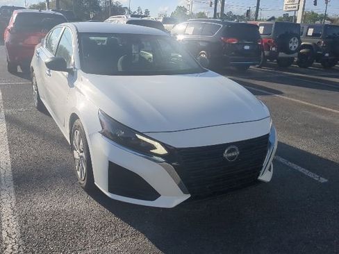 Used 2024 Nissan Altima 2.5 S image 3