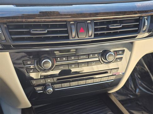 Used 2017 BMW X5 xDrive40e image 29