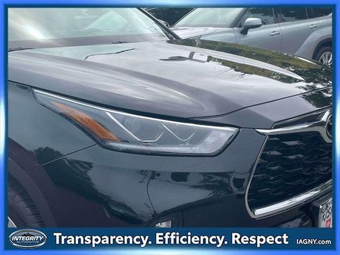 Used 2023 Toyota Highlander Platinum image 10