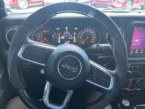 Used 2020 Jeep Wrangler Unlimited Sahara AWD/4WD image 16