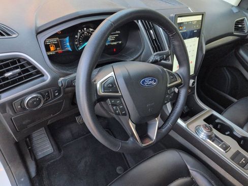 Used 2024 Ford Edge SEL w/ Convenience Package image 9