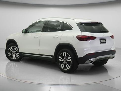 New 2026 Mercedes-Benz GLA 250 4MATIC image 2