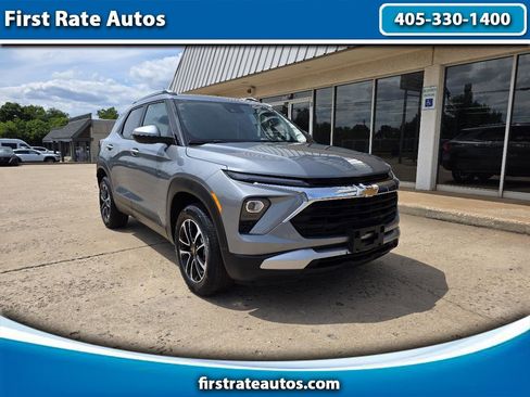 Used 2025 Chevrolet TrailBlazer LT AWD/4WD image 1